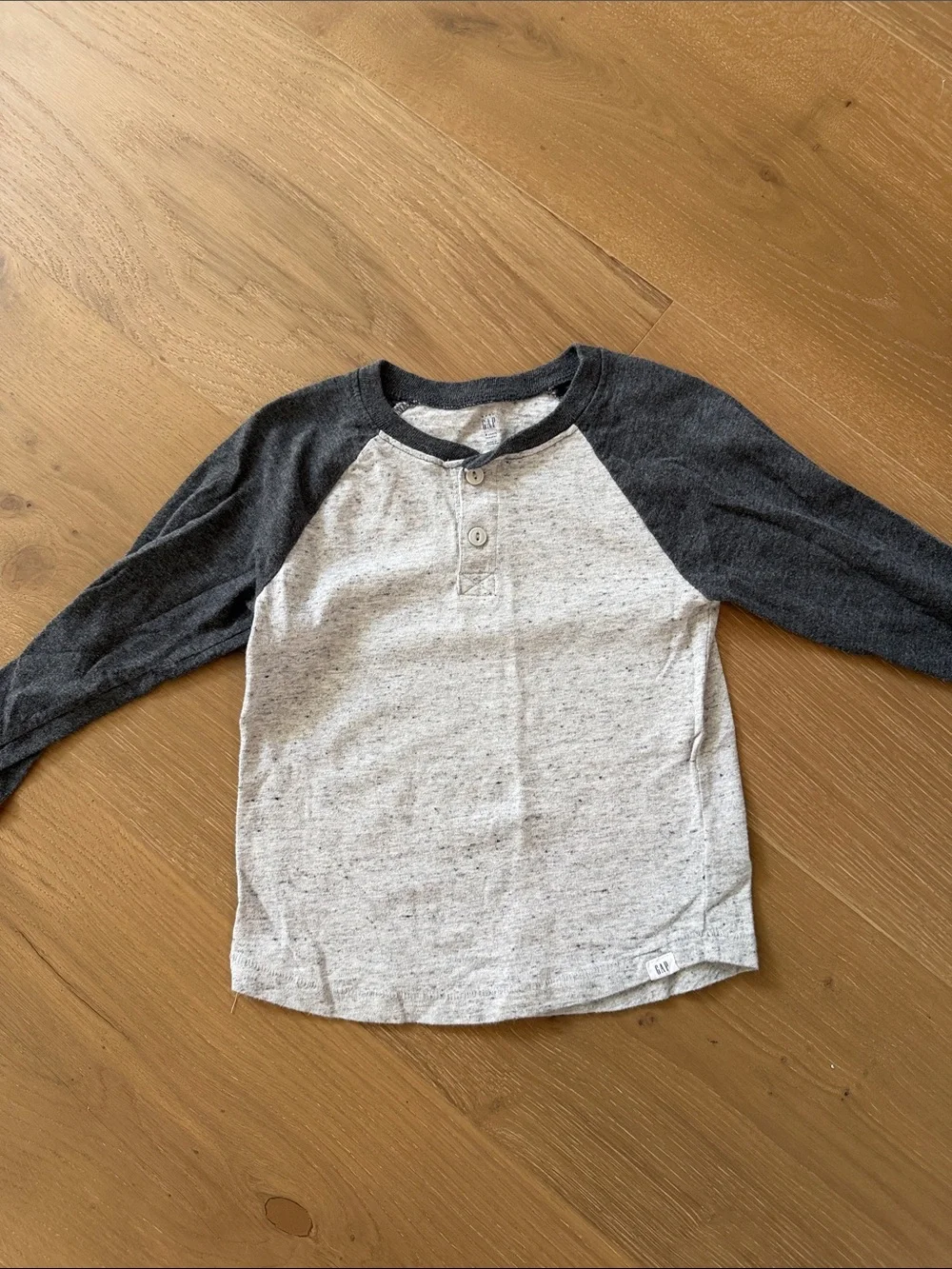 GAP Raglan Henley Long-Sleeve Shirt - Heather Gray & Charcoal